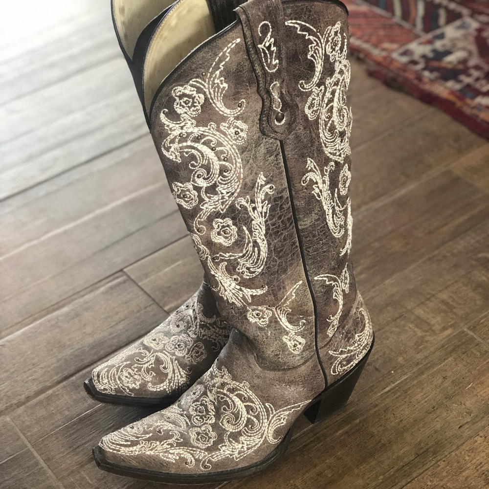 Brown and white flower Corral boots